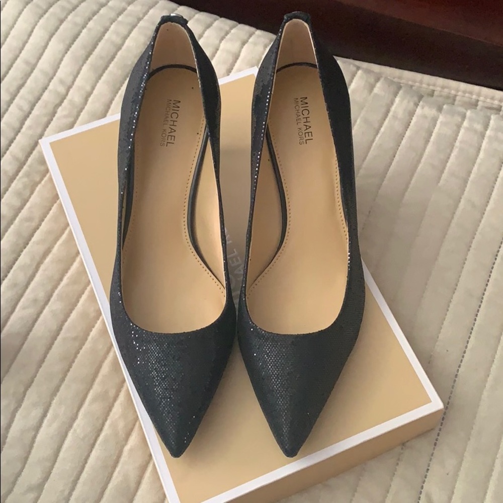 Michael Kors Flex Kitten Pump - New in box